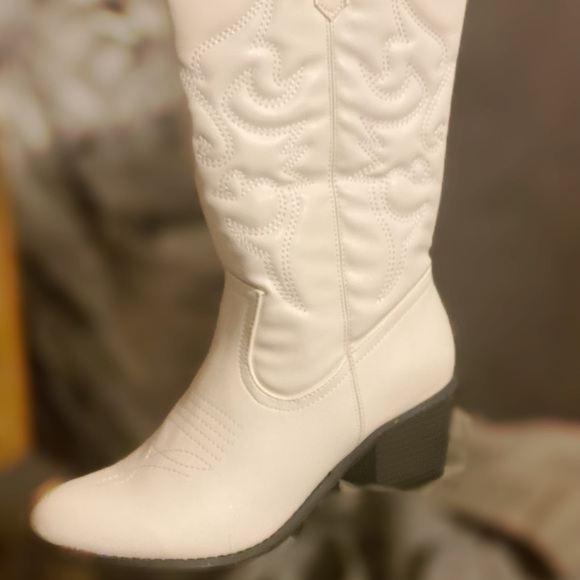 Shoes - Size 8.5 White cowboy boots